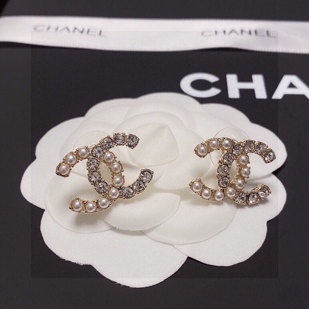 CHANEL Pearl and Crystal Stud Earrings - Comprehensive 2
