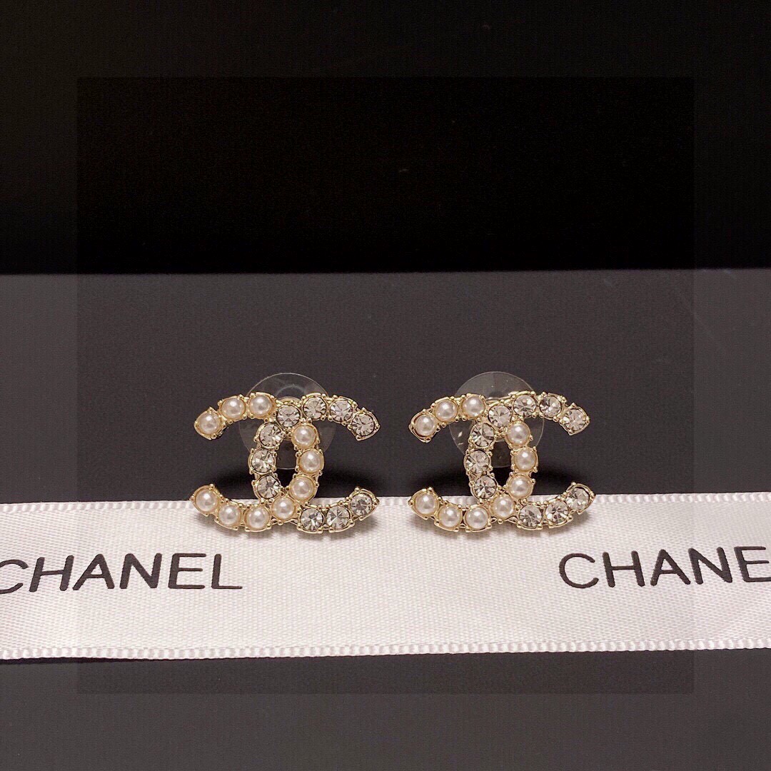 CHANEL Pearl and Crystal Stud Earrings - Comprehensive 4