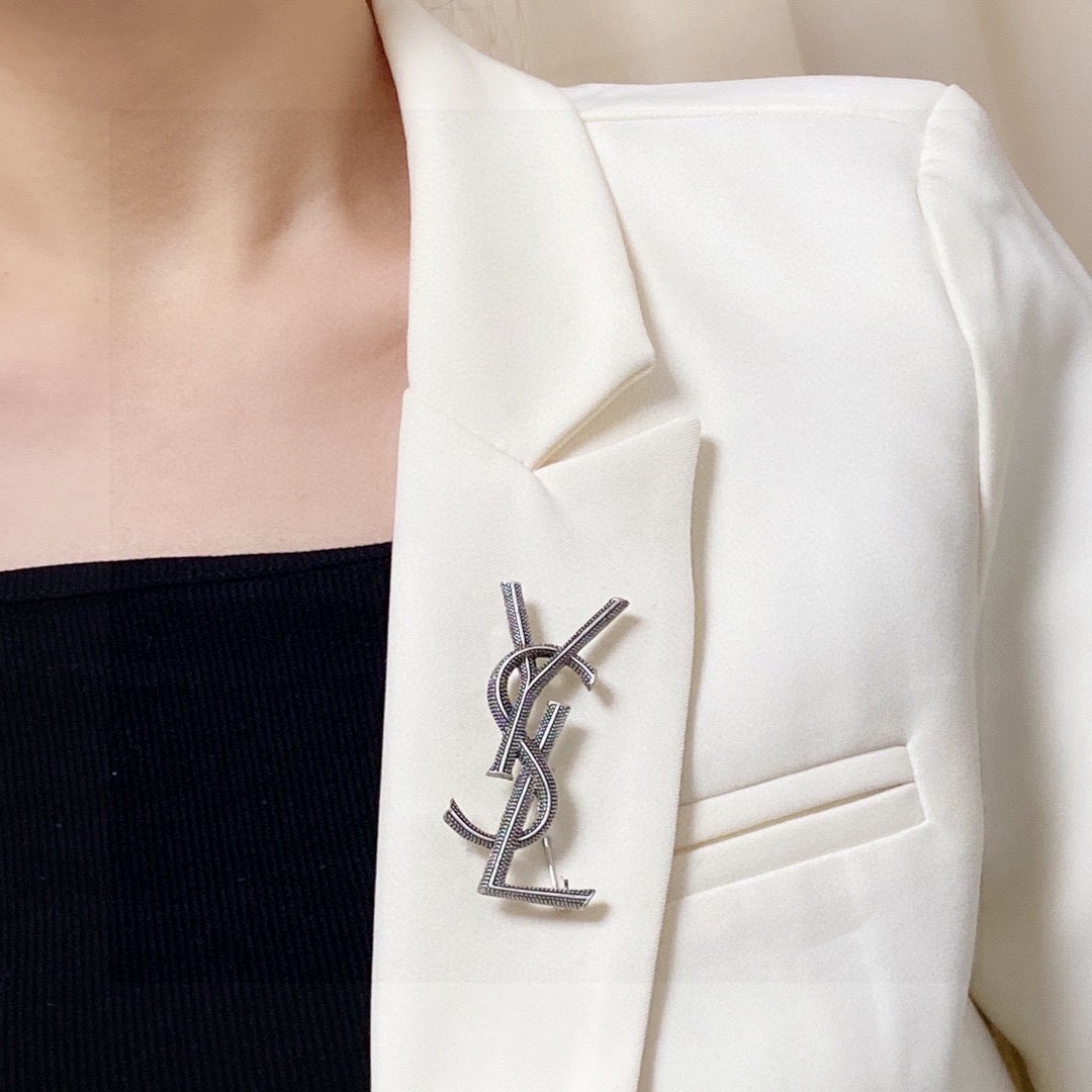 Saint Laurent Vintage Silver-Tone Brooch - Comprehensive 9