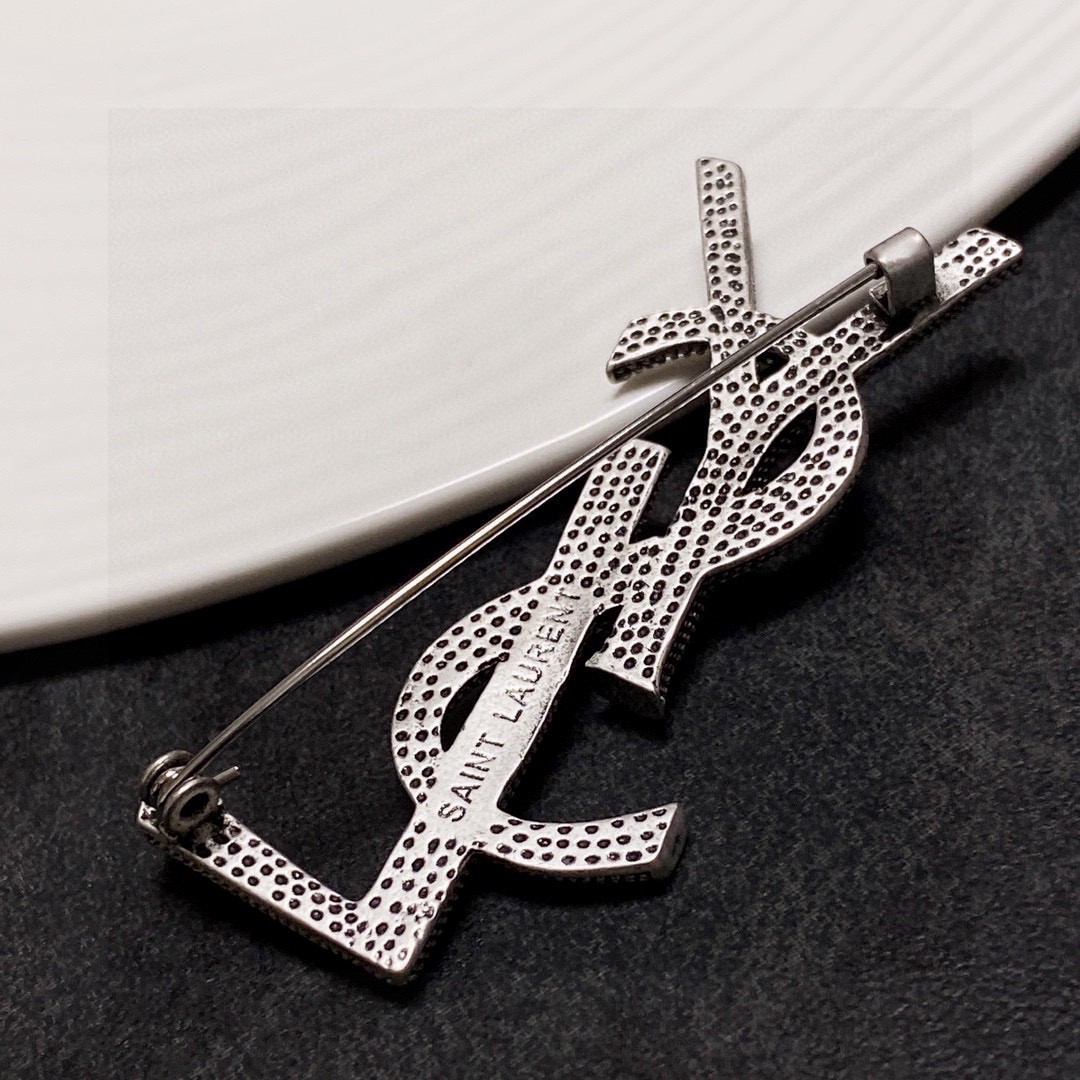 Saint Laurent Vintage Silver-Tone Brooch - Comprehensive 3
