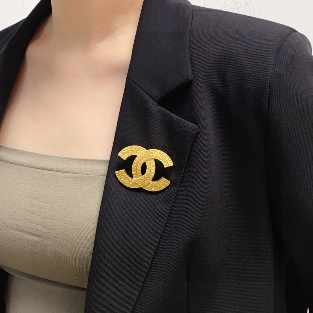 Chanel Gioielleria Spilla Oro Giallo Incisione Donne Vintage