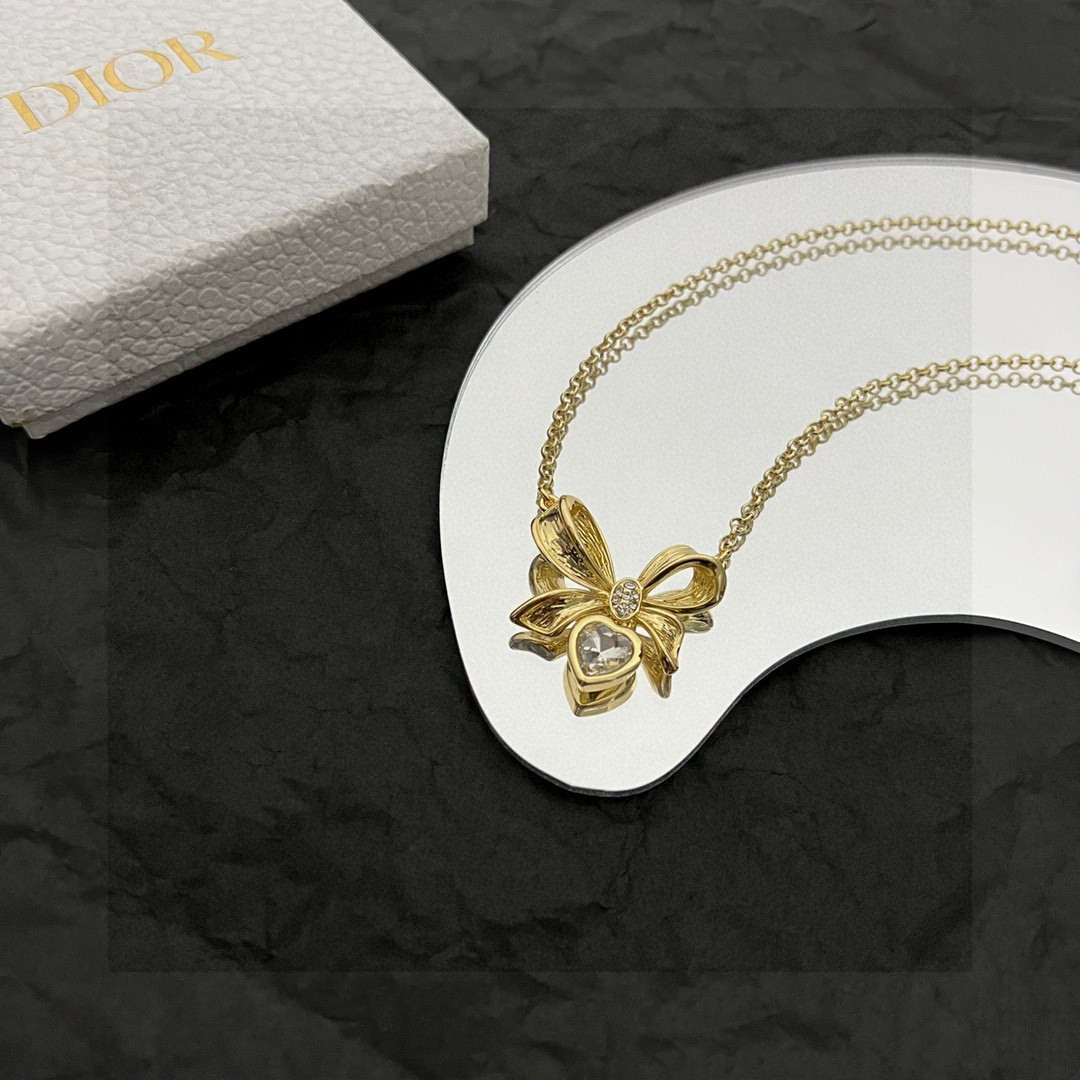 Dior Necklace (Includes full packaging - Comprehensive 4