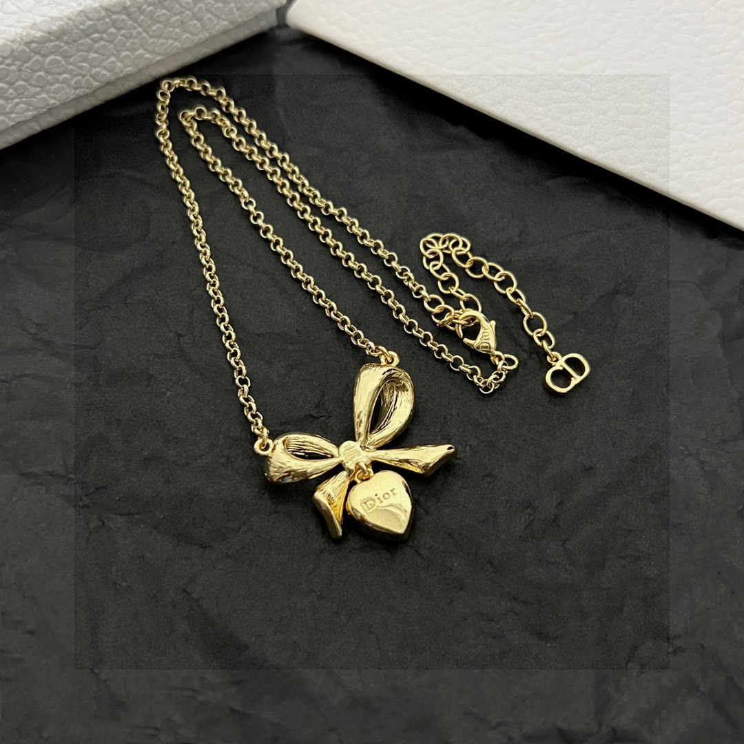 Dior Necklace (Includes full packaging - Comprehensive 6