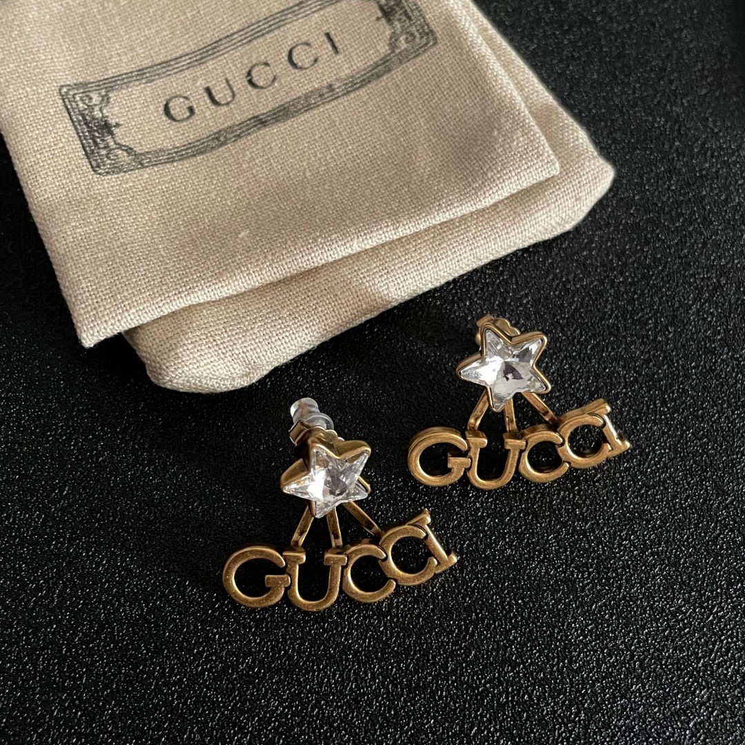 新款古驰Gucci小耳钉简约百搭低调奢华的小双C经典耐看精选原版一致黄铜材质搭配纯银针！小耳钉怎么搭配都