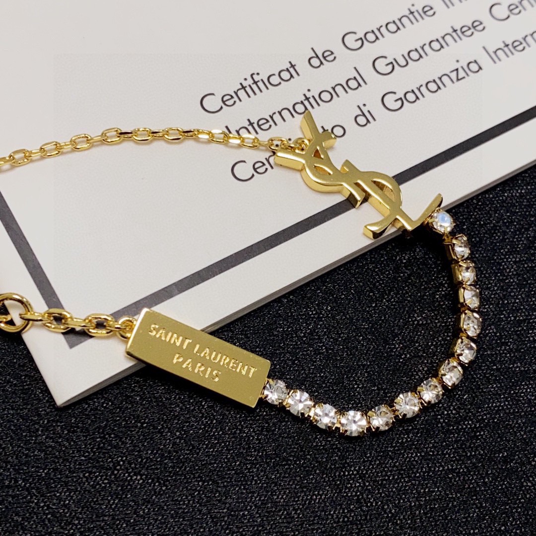 “Yves Saint Laurent: Luxury Fashion Brand Known for Elegant French Style and High Quality” - 图片 5