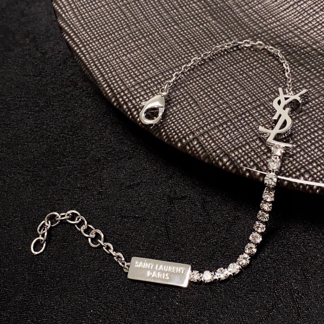 “Yves Saint Laurent: Luxury Fashion Brand Known for Elegant French Style and High Quality” - 图片 7