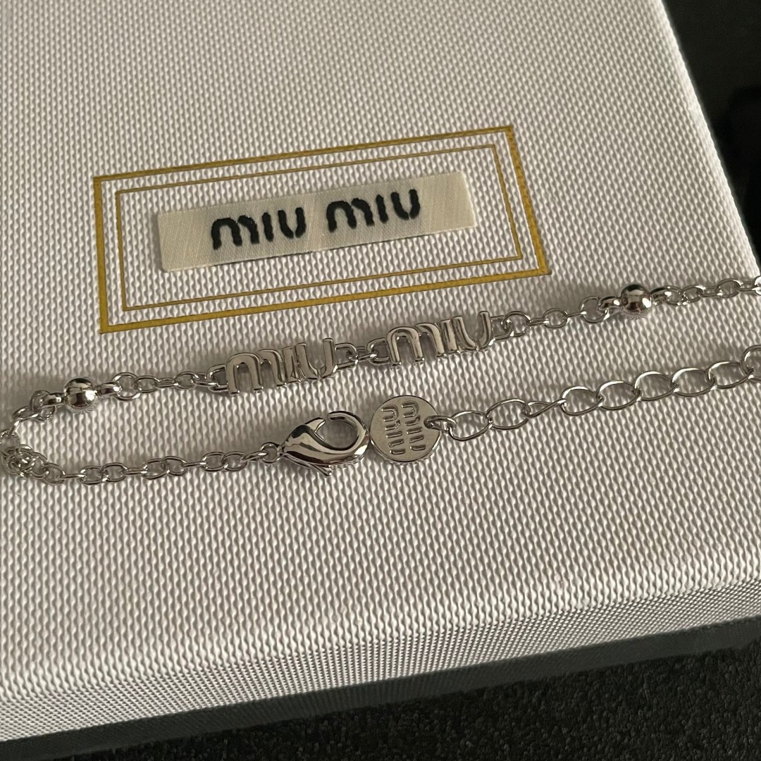 “¥275 Miu Miu Letter Bracelet Review: Short and Stylish Blingbling for Women” - 图片 7