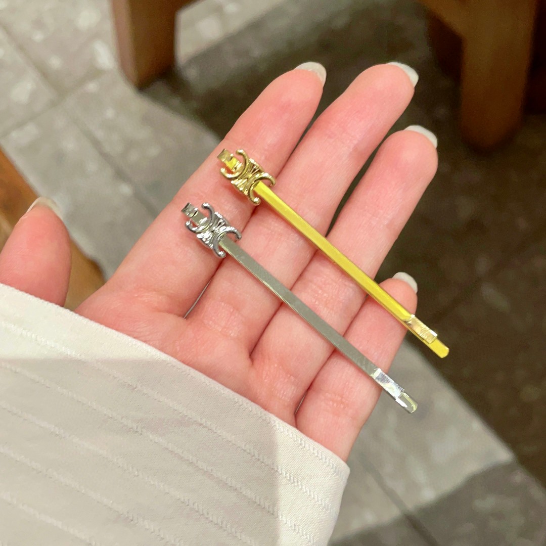 Bold Celine Hair Clips: Fashionable Set for Simple Style at ¥138 - 图片 4