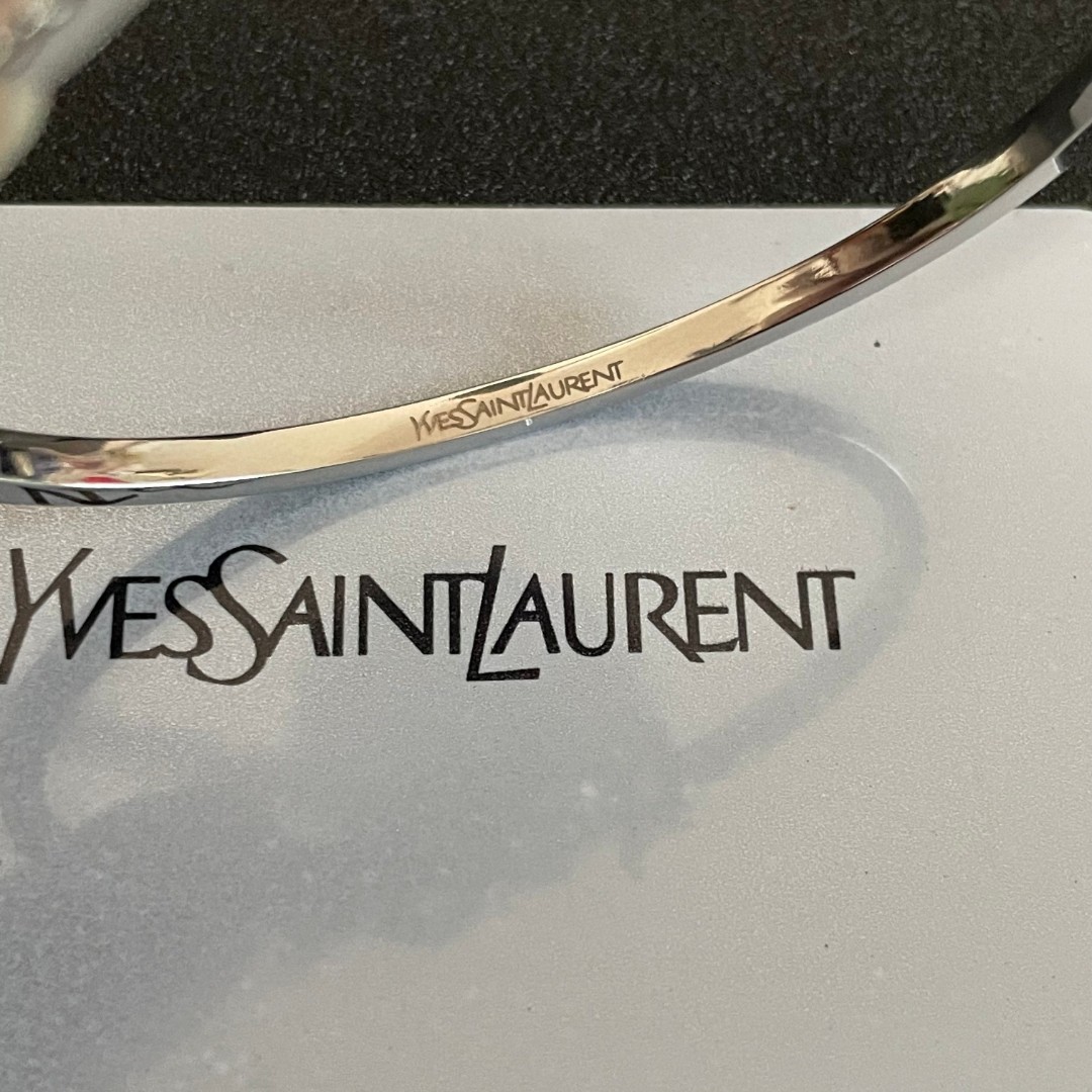️新款YSL 圣罗兰字母满钻手镯👍 Yves Saint Laurent 创立于1961年 7