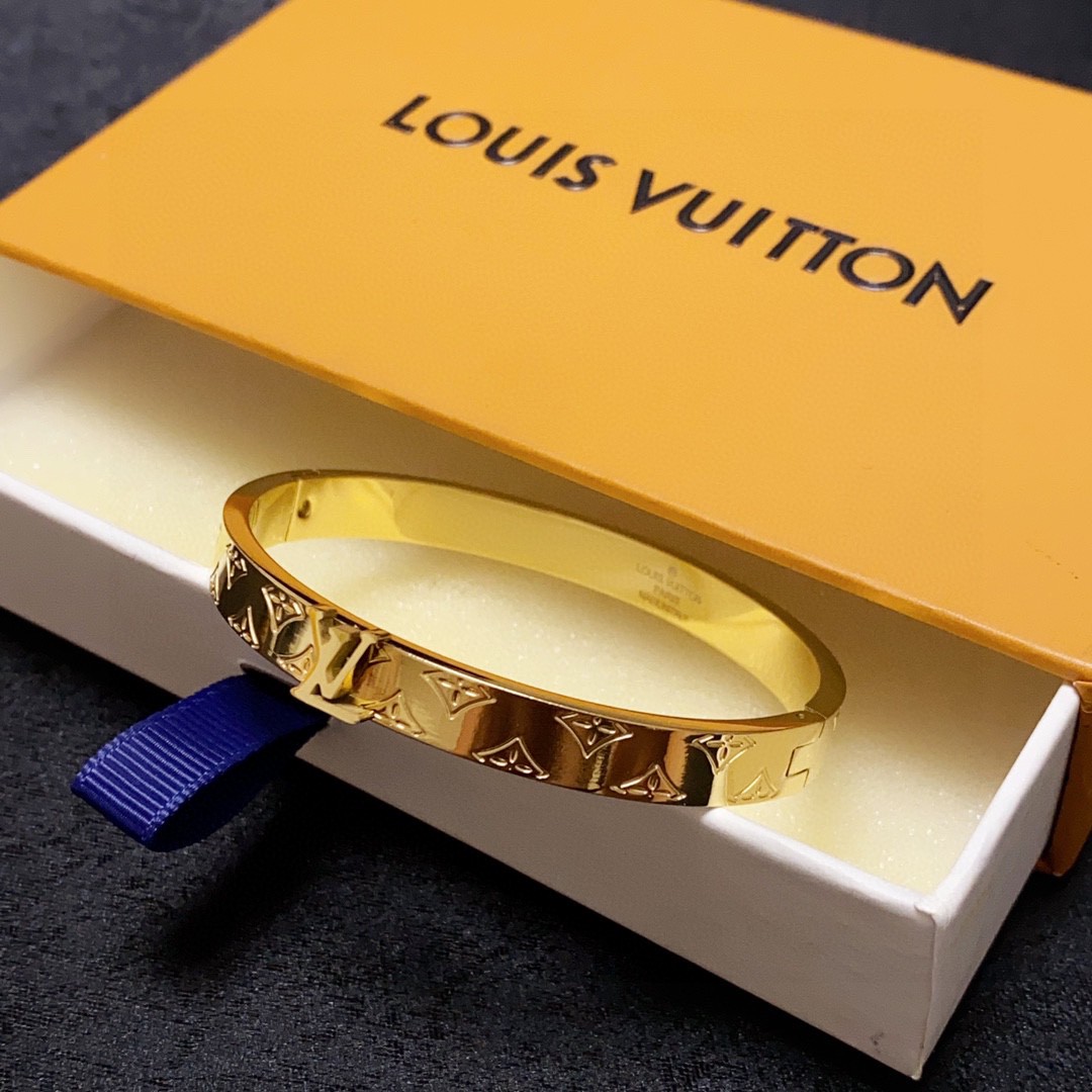 新品😍 货 LV字母Logo黄金色手镯🔹🔹Louis Vuitton 路易威登 🔹材质 款 设计独特 复古前卫 4