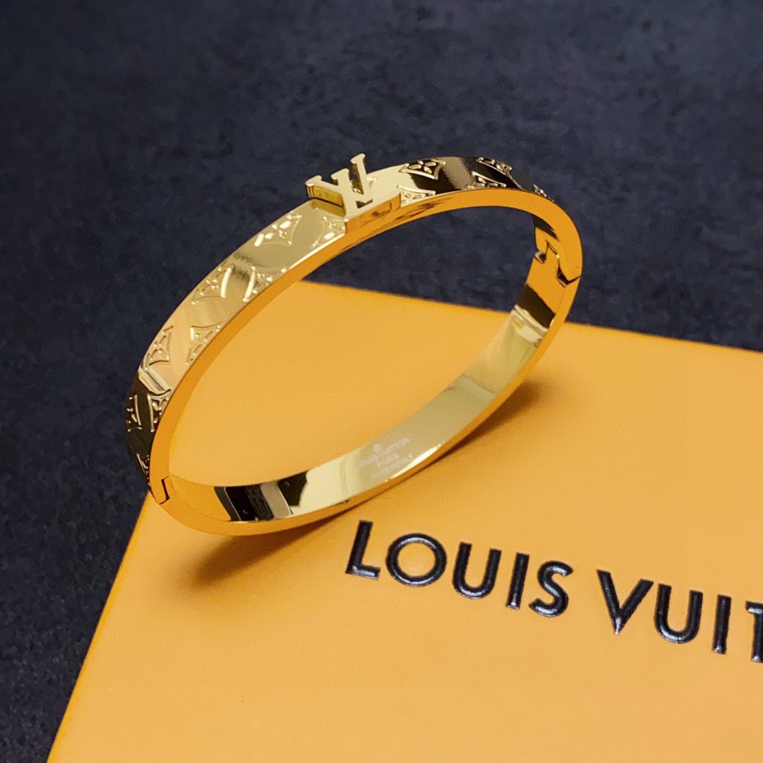 新品😍 货 LV字母Logo黄金色手镯🔹🔹Louis Vuitton 路易威登 🔹材质 款 设计独特 复古前卫 6