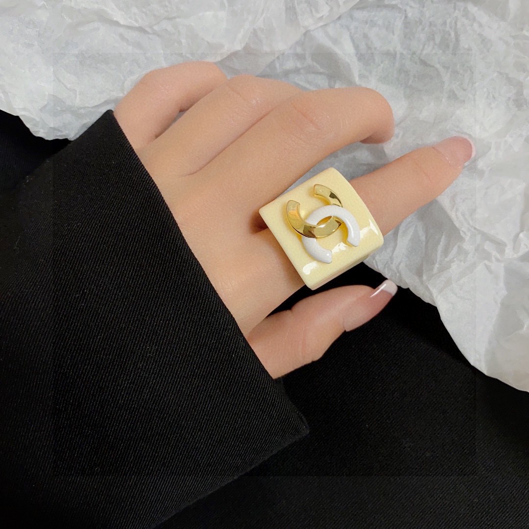 Miglior knockoff
 Chanel Gioielleria Anello Bianco Collezione estiva