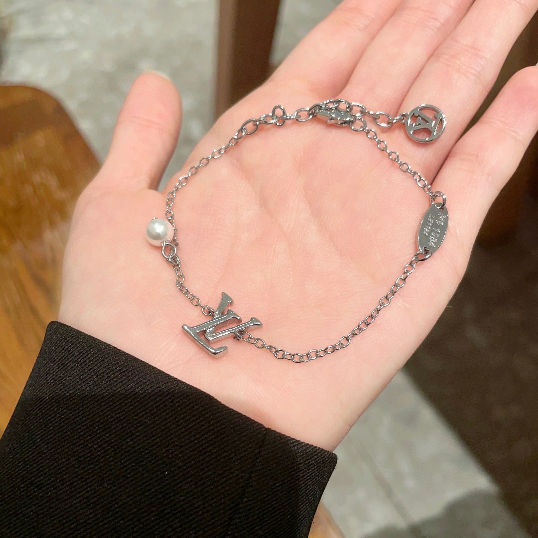 Louis Vuitton Haute Couture Haute Couture Fine Jewelry Necklace Bracelet 4