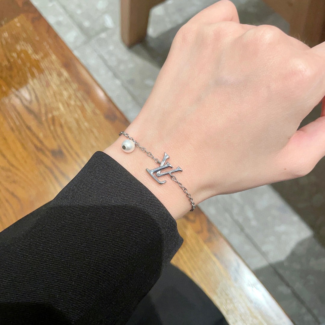 Louis Vuitton Haute Couture Haute Couture Fine Jewelry Necklace Bracelet 2