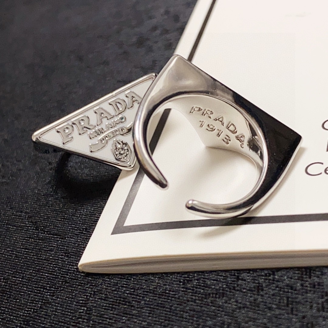 Prada Triangle Oily Fashion Ring: ¥180 Black & White Summer Style Super-Mix - 图片 5
