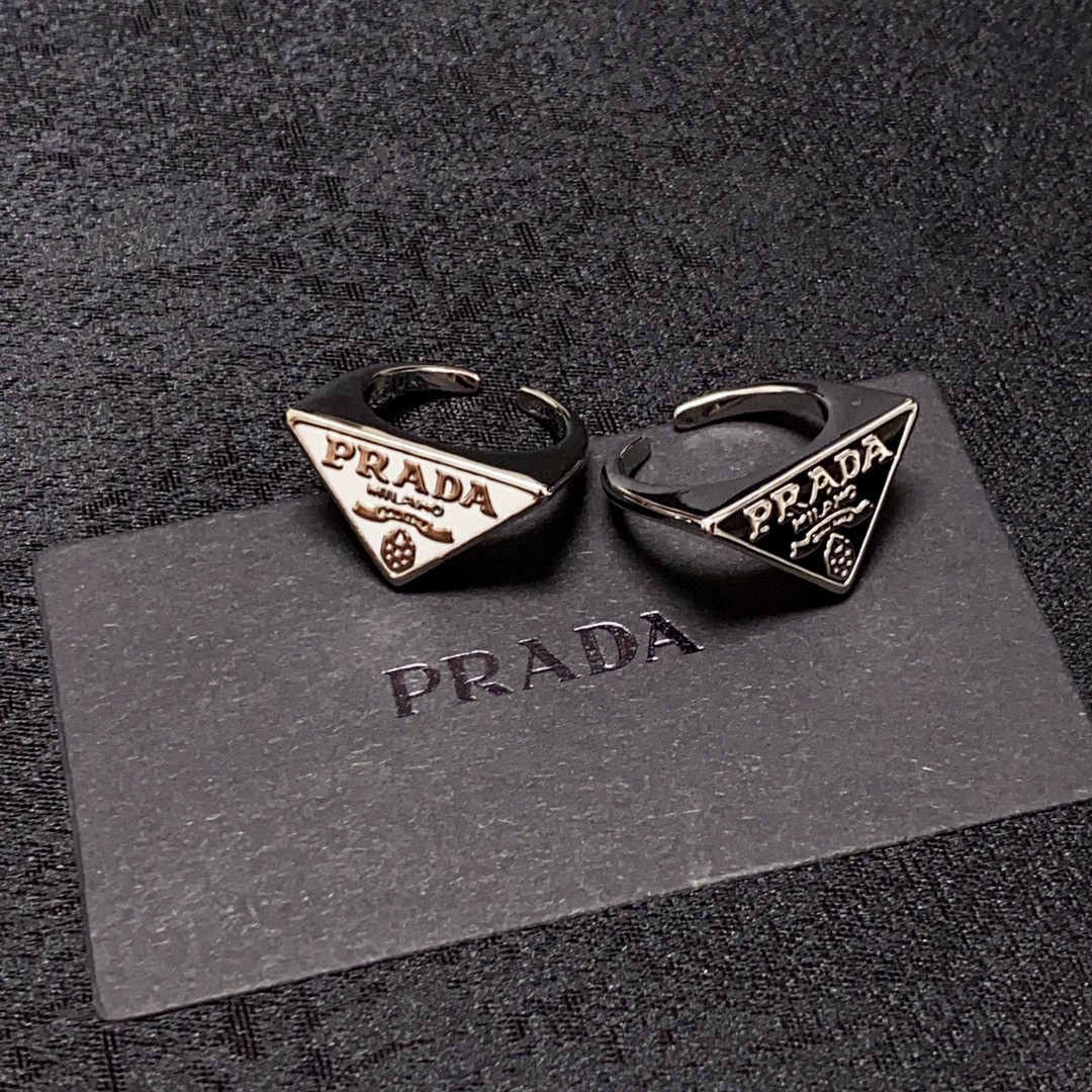 Prada Triangle Oily Fashion Ring: ¥180 Black & White Summer Style Super-Mix - 图片 3