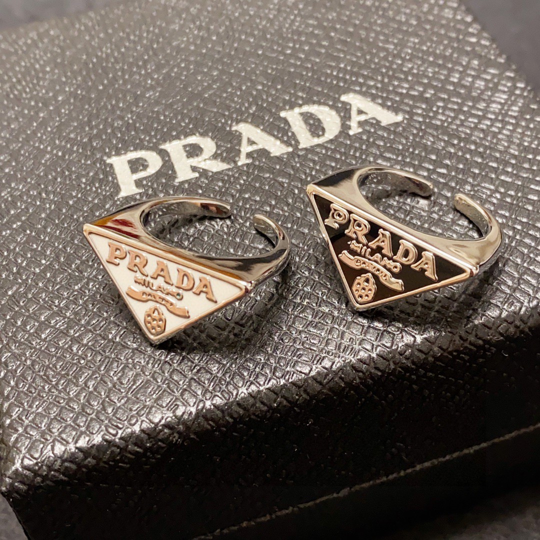 Prada Triangle Oily Fashion Ring: ¥180 Black & White Summer Style Super-Mix - 图片 6