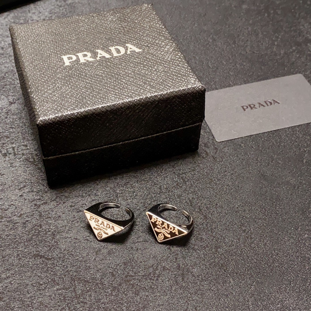 Prada Triangle Oily Fashion Ring: ¥180 Black & White Summer Style Super-Mix - 图片 9