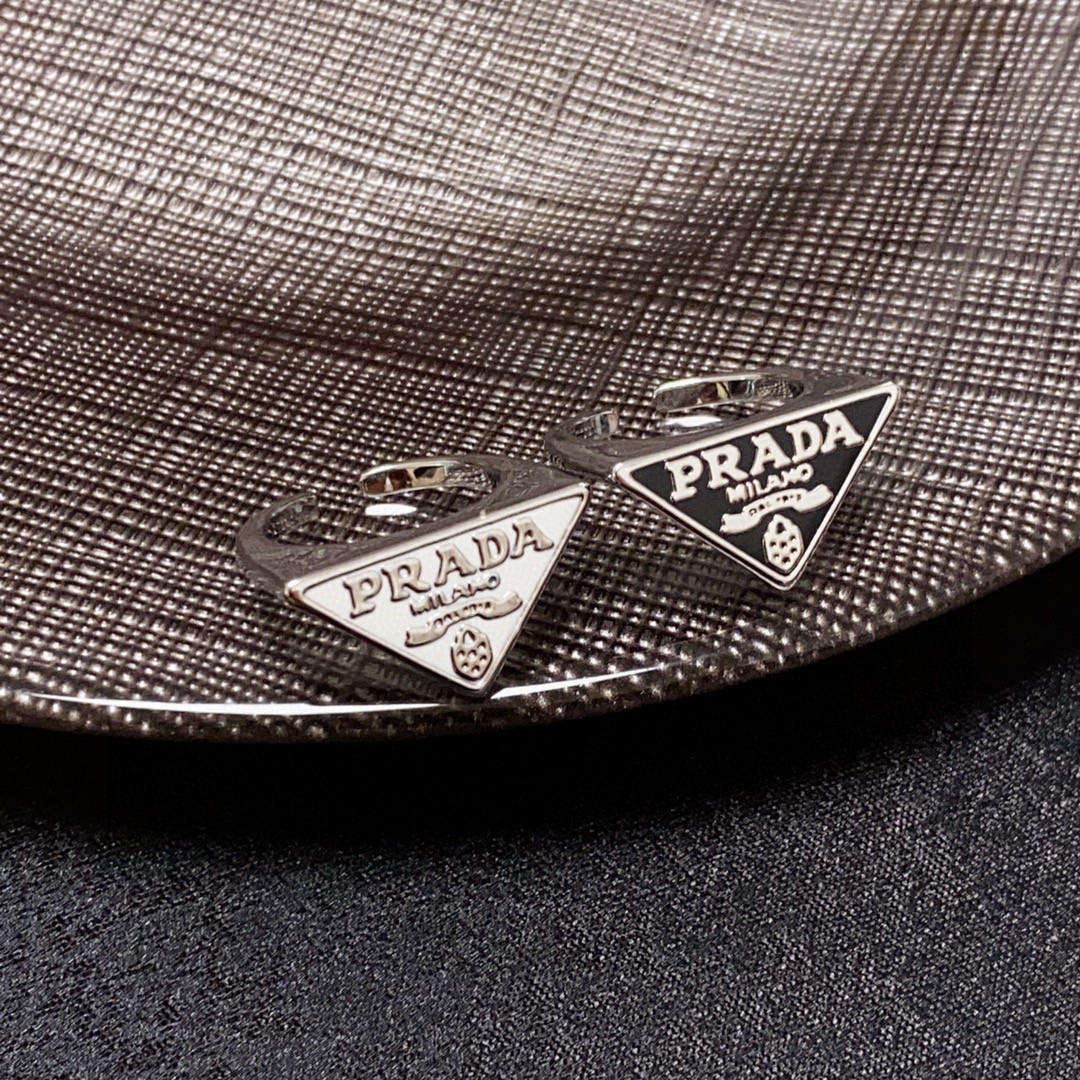 Prada Triangle Oily Fashion Ring: ¥180 Black & White Summer Style Super-Mix - 图片 7