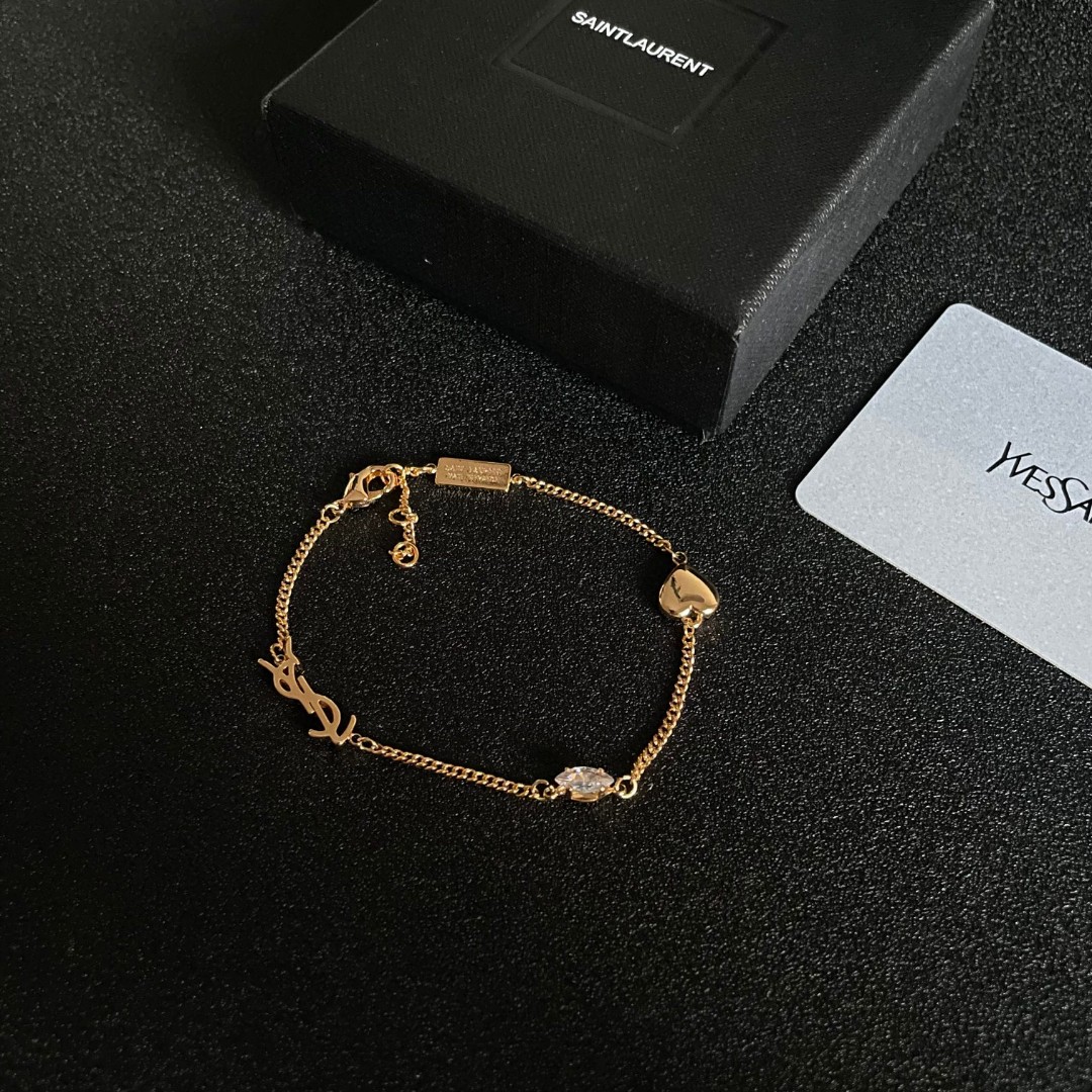 “Yves Saint Laurent: Luxury Fashion Brand with Elegant French Style Since 1961” - 图片 5