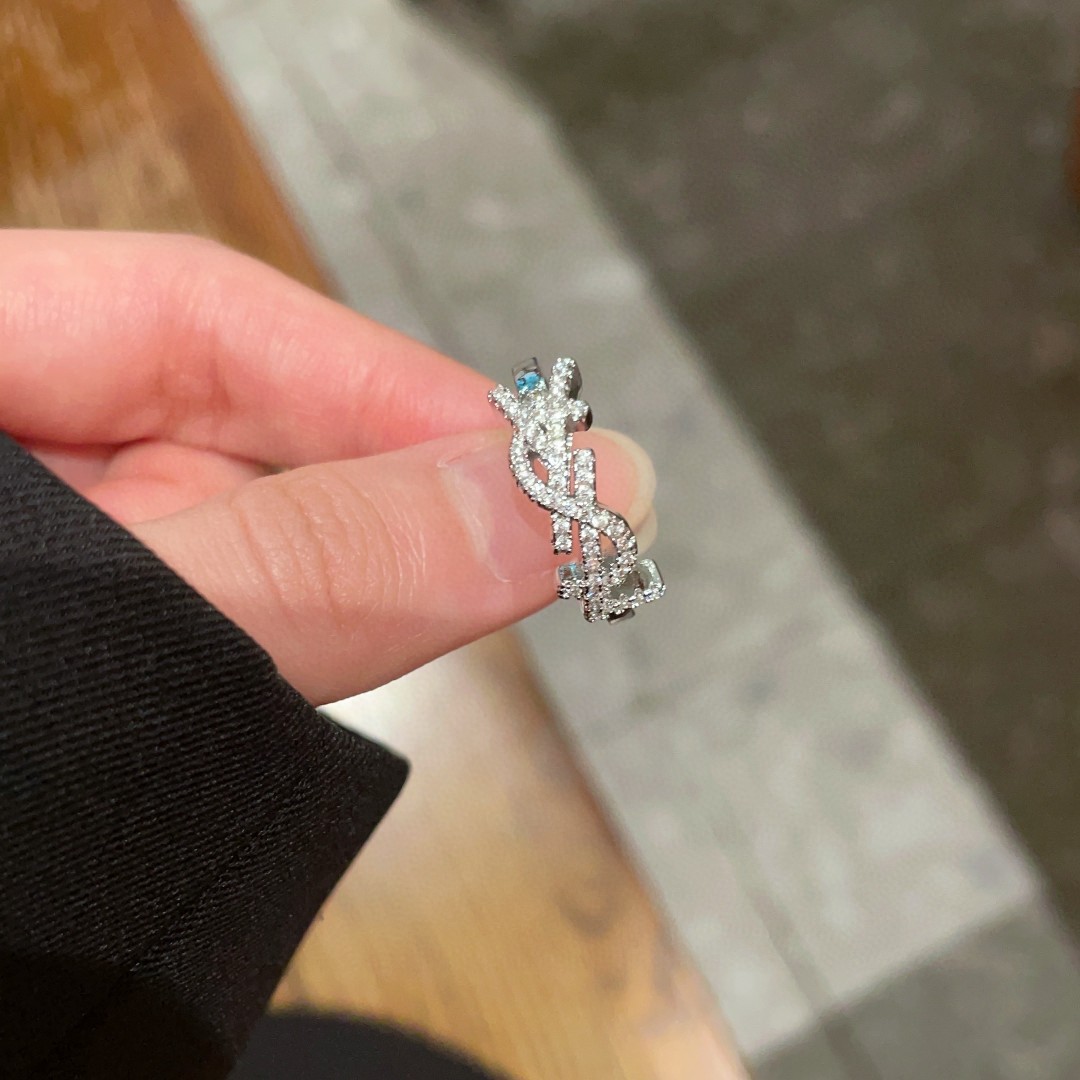 Luxury Fashion Icon: YSL San Roland Diamond Ring by Yves Saint Laurent - 图片 3