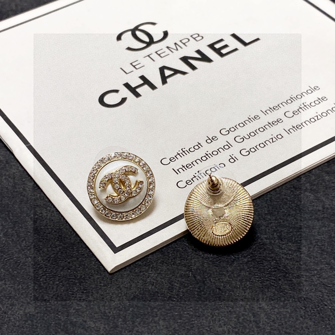 Chanel香奈儿双C耳钉这款随意搭配都是非常好看百搭时尚单品日常款很修饰脸型很上档次的很优雅气质香香的