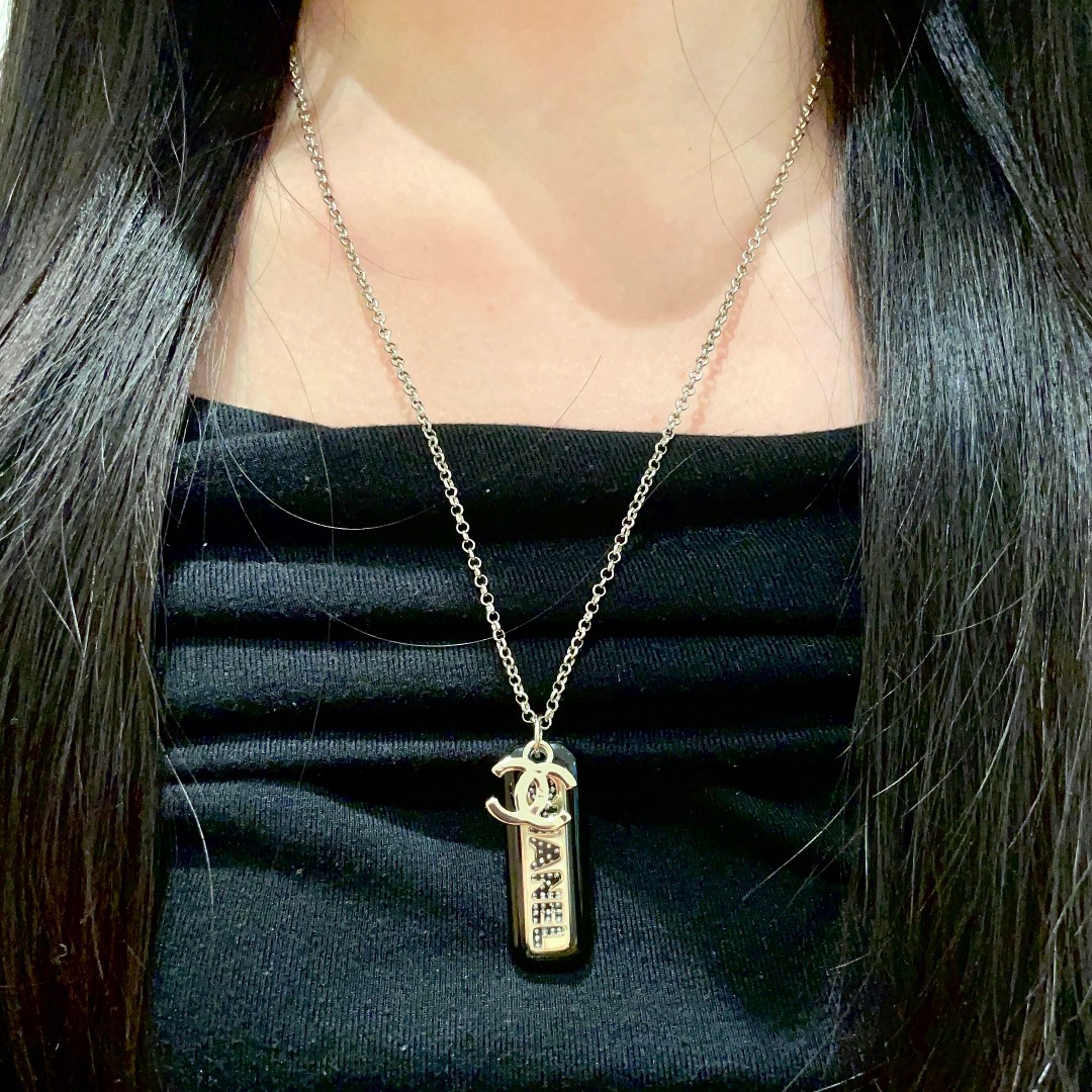 Chanel香奈儿中古字母项链小香家的款式真心无需多介绍每一款都超好看精致大方非常显气质.