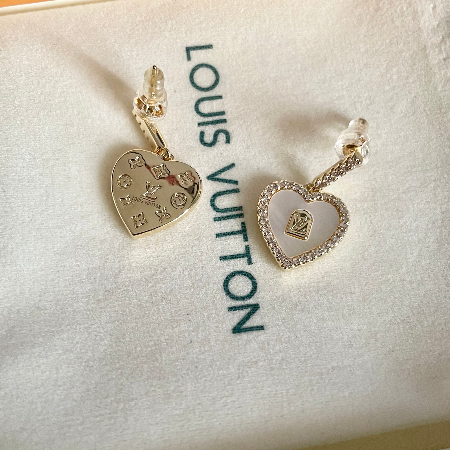 Louis Vuitton 路易威登耳环******LV金色