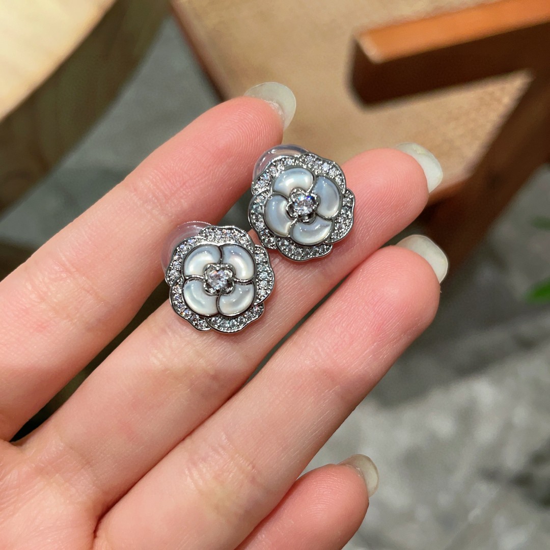 Chanel香奈儿中古双C耳钉原版复刻logo小香家的款式真心无需多介绍每一款都超好看精致大方非常显气质