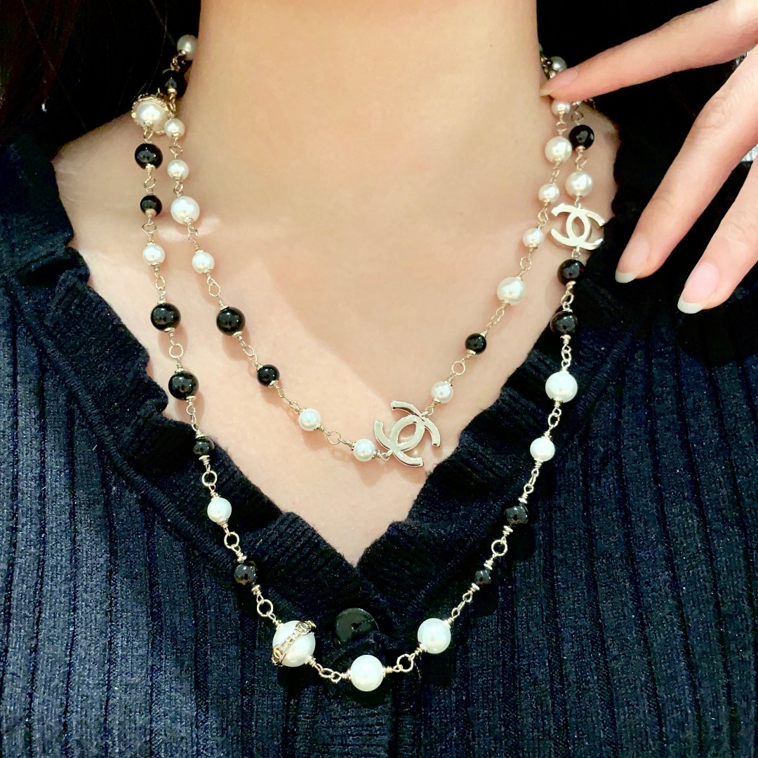 Chanel香奈儿中古字母毛衣链项链小香家的款式真心无需多介绍每一款都超好看精致大方非常显气质.