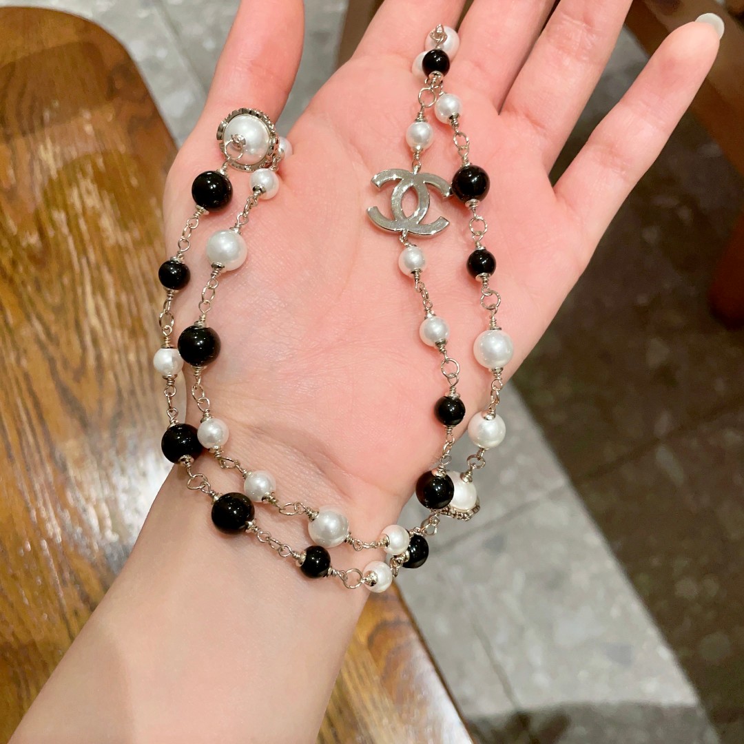 Chanel香奈儿中古字母毛衣链项链小香家的款式真心无需多介绍每一款都超好看精致大方非常显气质.