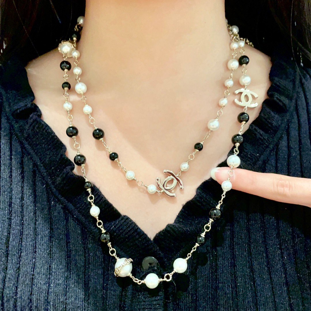 Chanel香奈儿中古字母毛衣链项链小香家的款式真心无需多介绍每一款都超好看精致大方非常显气质.