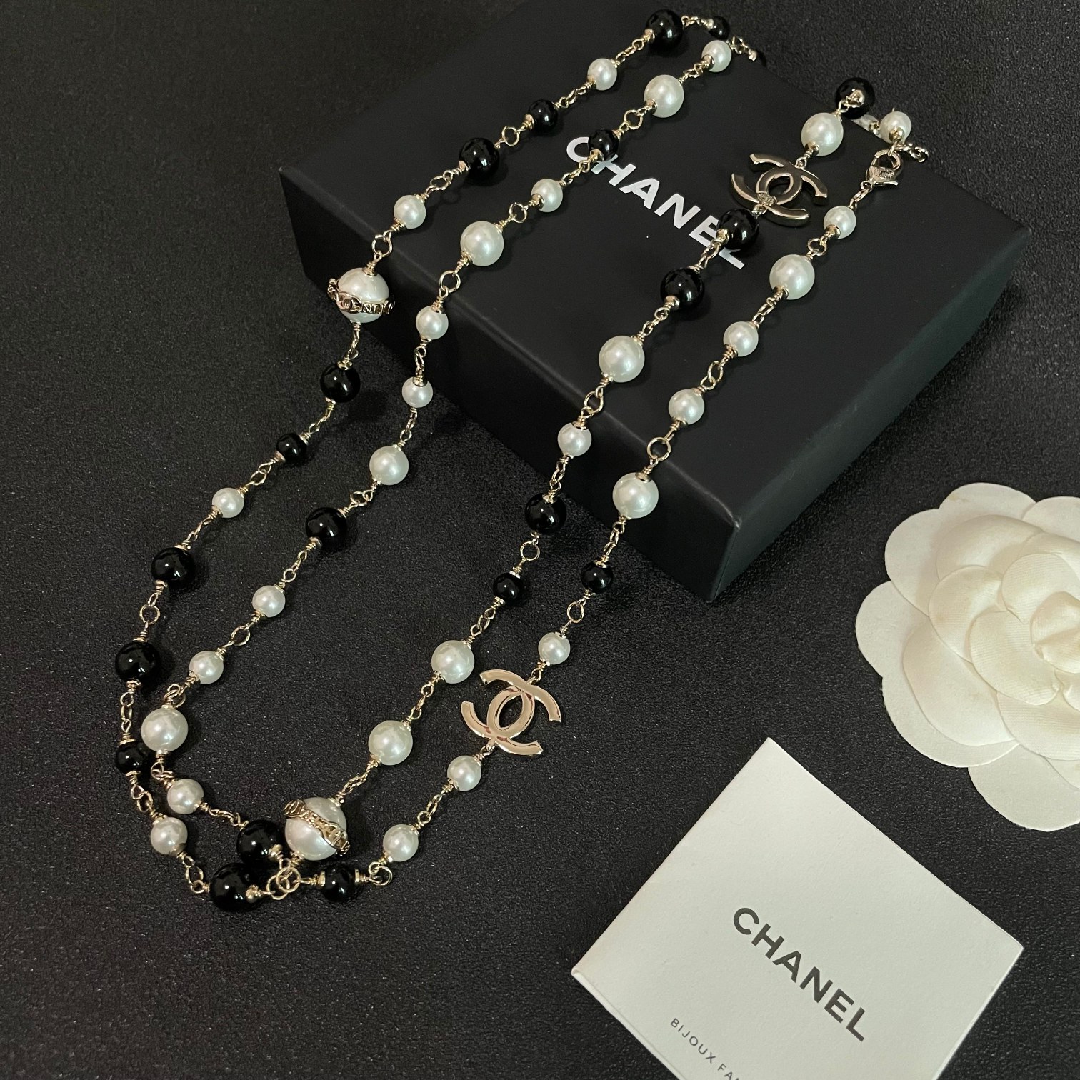 Chanel香奈儿中古字母毛衣链项链小香家的款式真心无需多介绍每一款都超好看精致大方非常显气质.