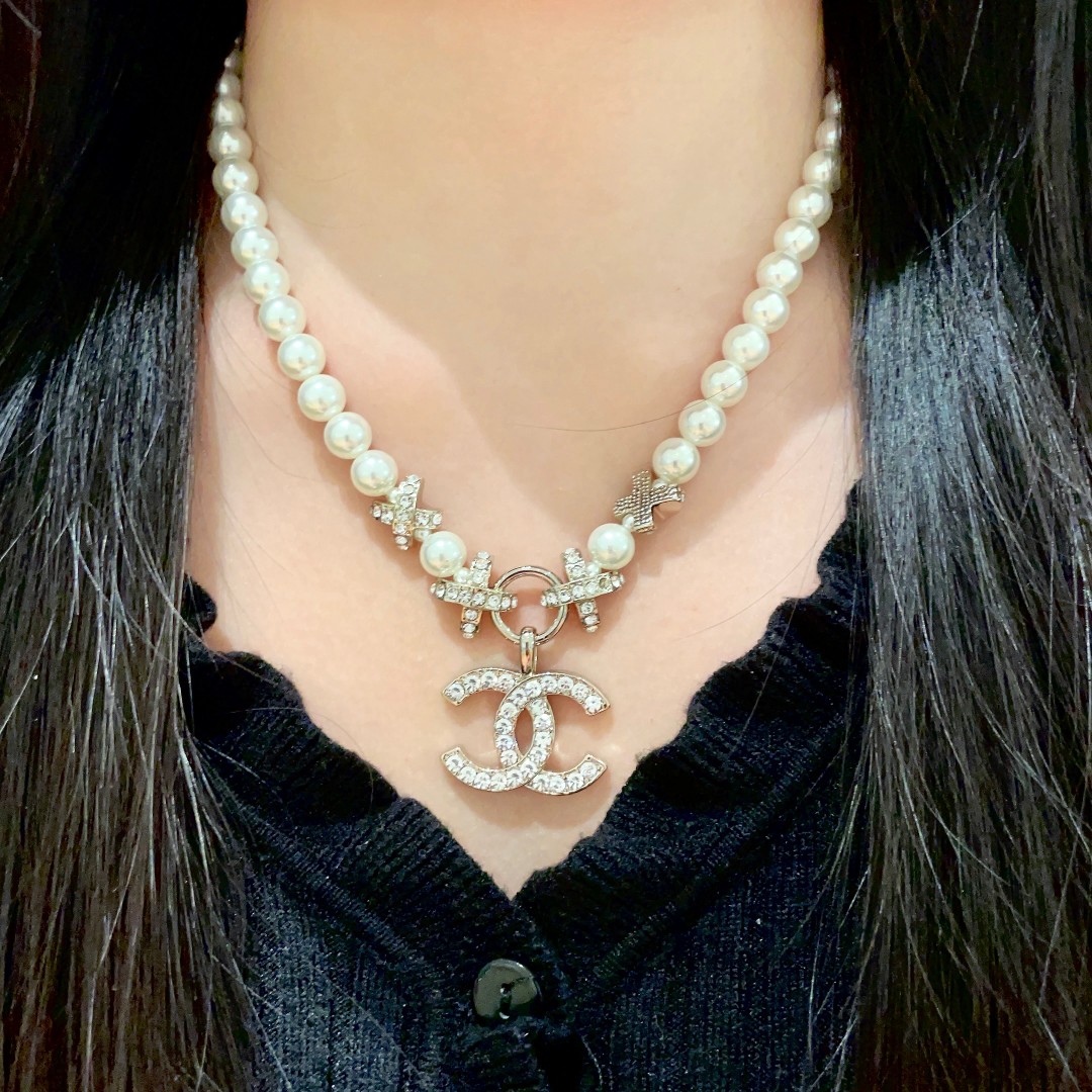 Chanel香奈儿中古字母项链小香家的款式真心无需多介绍每一款都超好看精致大方非常显气质