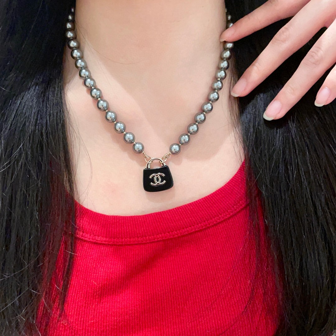 Chanel香奈儿中古项链小香家的款式真心无需多介绍每一款都超好看精致大方非常显气质.