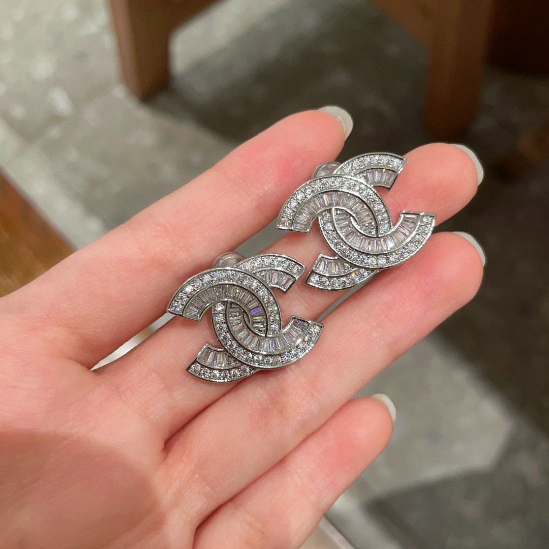 Chanel香奈儿中古耳钉小香家的款式真心无需多介绍每一款都超好看精致大方非常显气质