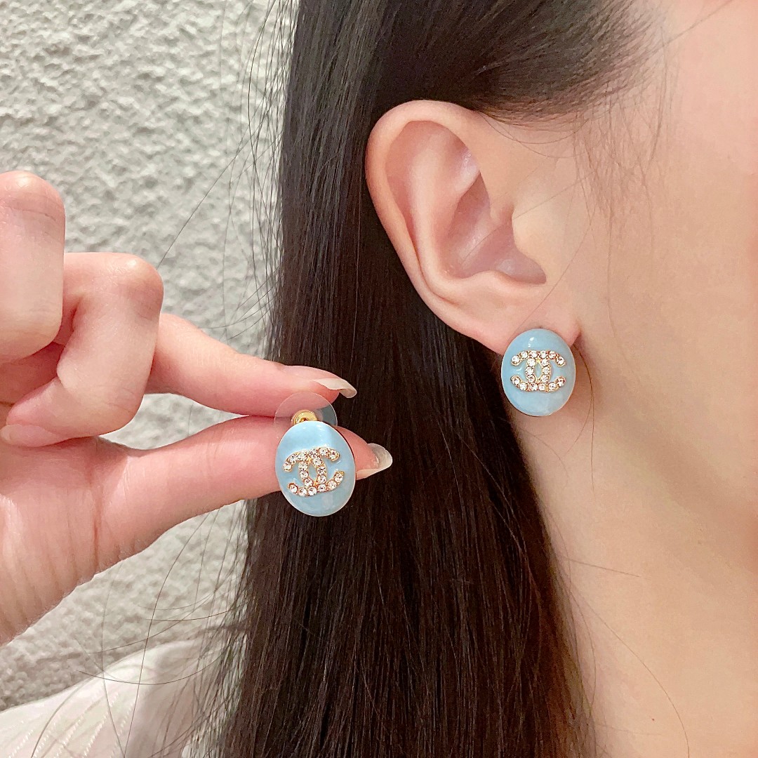 Chanel香奈儿中古双C耳钉小香家的款式真心无需多介绍每一款都超好看精致大方非常显气质