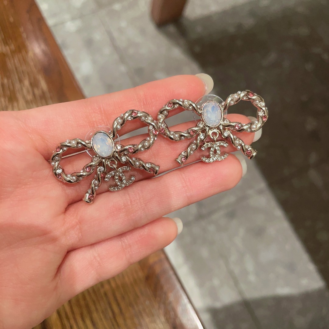 Chanel香奈儿中古双C耳钉小香家的款式真心无需多介绍每一款都超好看精致大方非常显气质