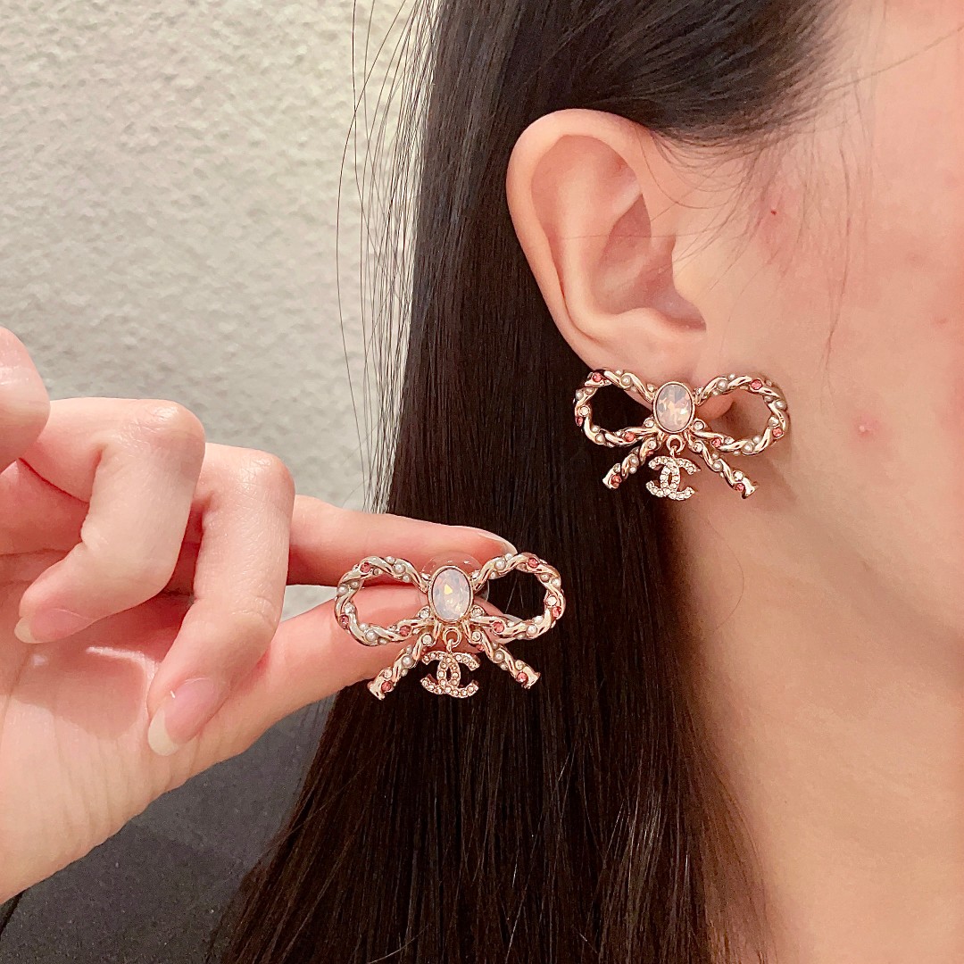 Chanel香奈儿中古双C耳钉小香家的款式真心无需多介绍每一款都超好看精致大方非常显气质