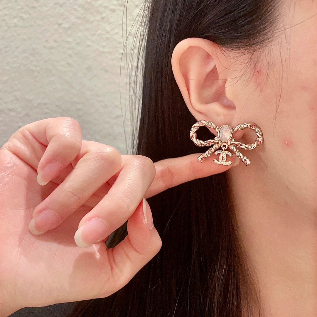 Chanel香奈儿中古双C耳钉小香家的款式真心无需多介绍每一款都超好看精致大方非常显气质