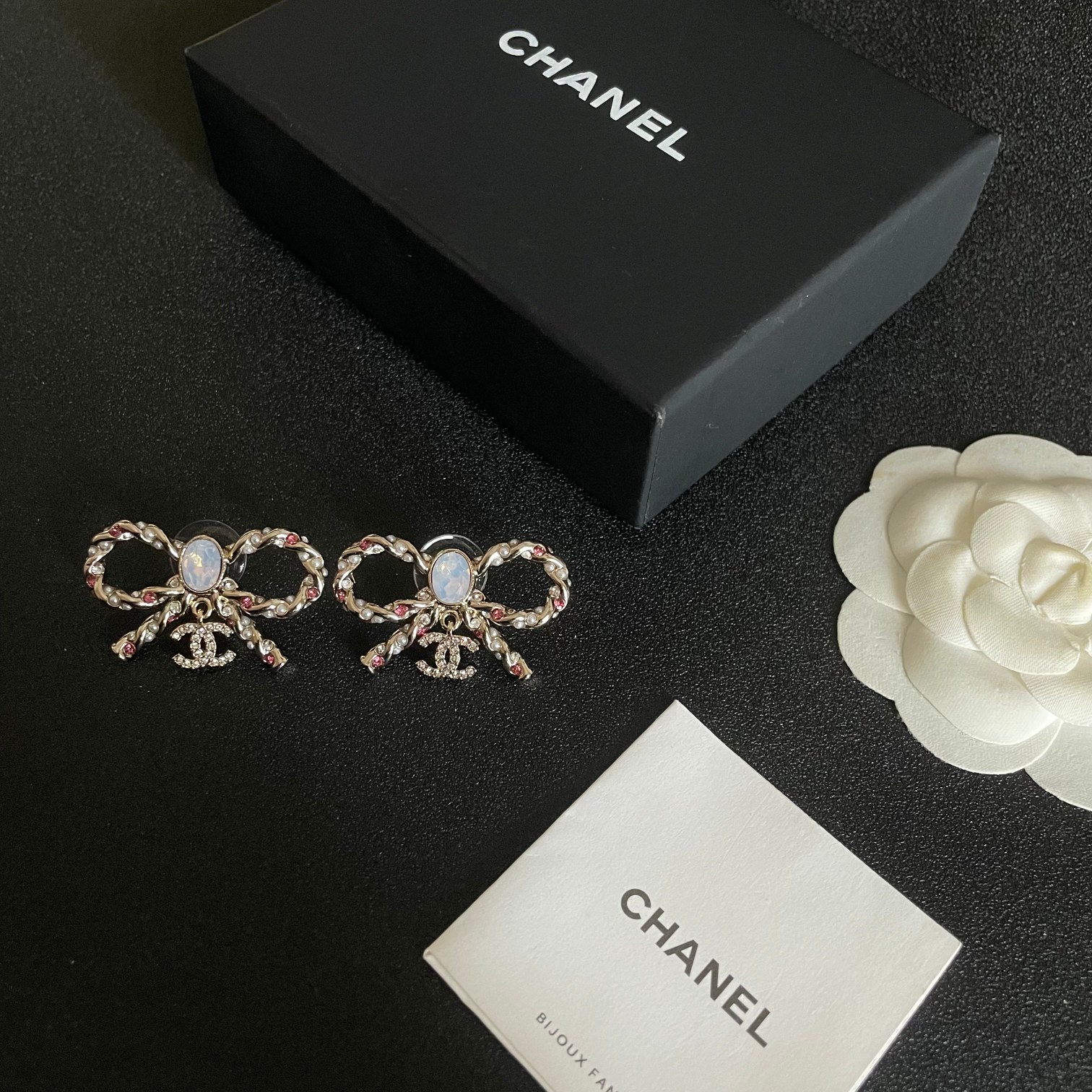 Chanel香奈儿中古双C耳钉小香家的款式真心无需多介绍每一款都超好看精致大方非常显气质