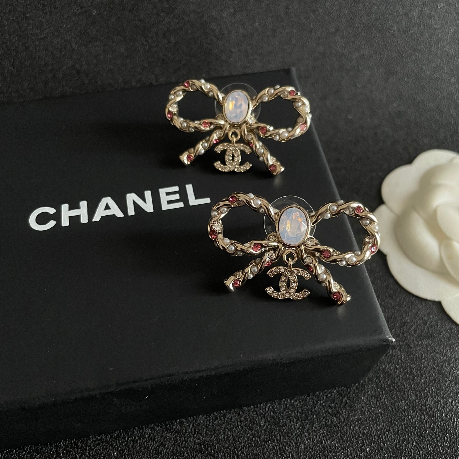 Chanel香奈儿中古双C耳钉小香家的款式真心无需多介绍每一款都超好看精致大方非常显气质