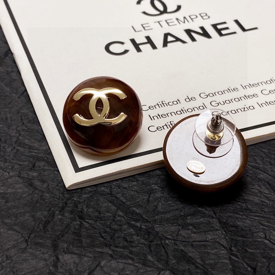 Chanel 香奈儿新款 棕色 耳环代购级别 啦 logo字印 优雅 配饰 款式好还不够