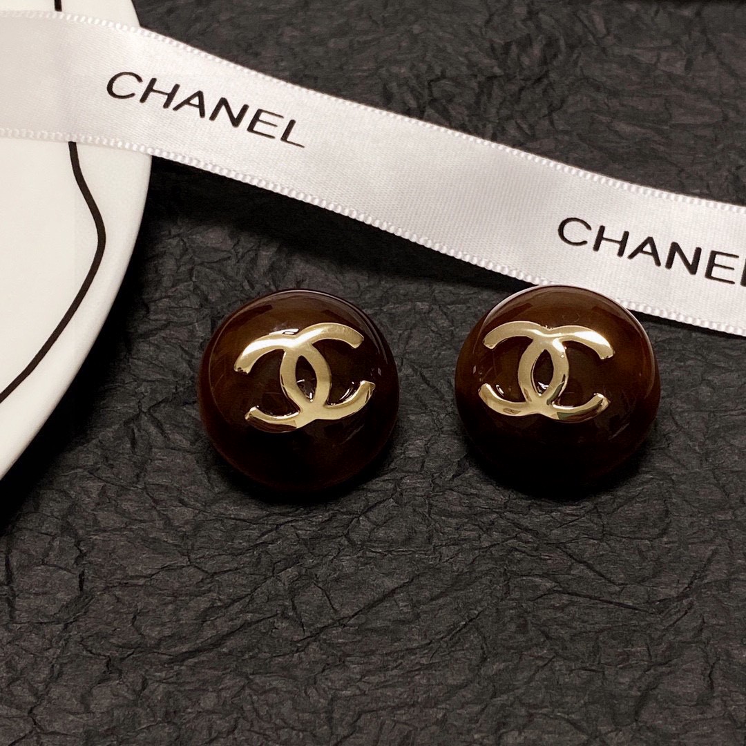 Chanel 香奈儿新款 棕色 耳环代购级别 啦 logo字印 优雅 配饰 款式好还不够