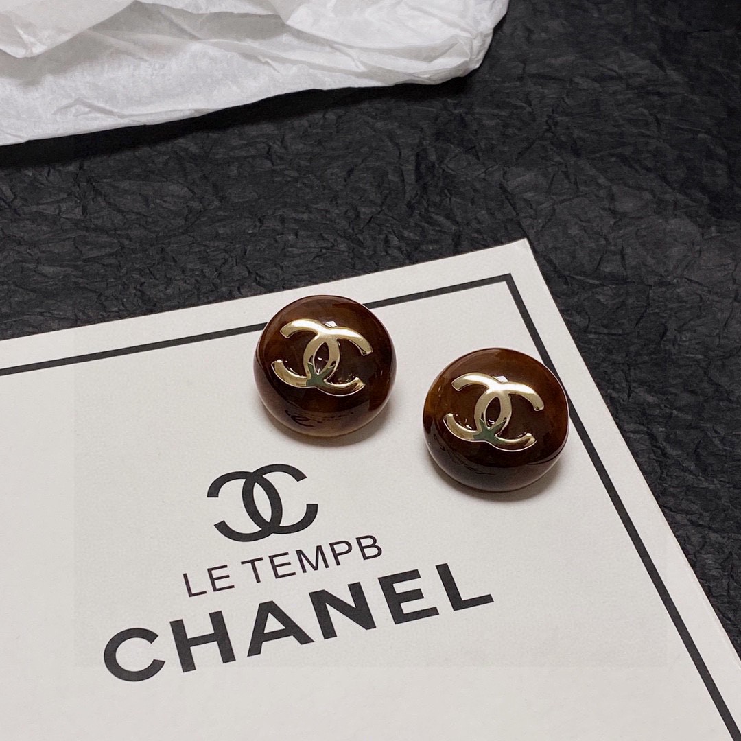 Chanel 香奈儿新款 棕色 耳环代购级别 啦 logo字印 优雅 配饰 款式好还不够