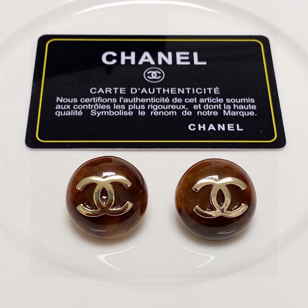 Chanel 香奈儿新款 棕色 耳环代购级别 啦 logo字印 优雅 配饰 款式好还不够