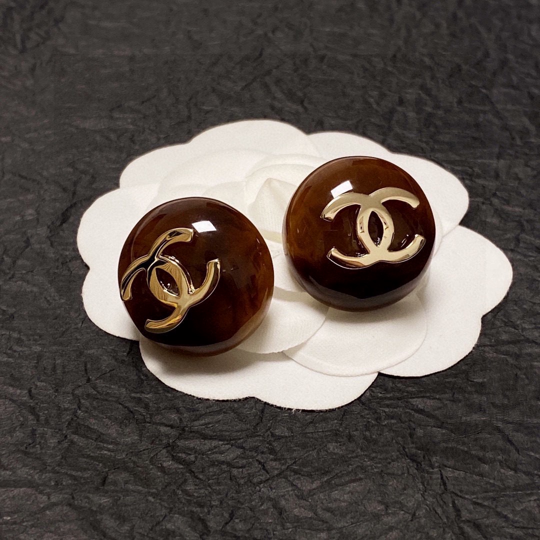 Chanel 香奈儿新款 棕色 耳环代购级别 啦 logo字印 优雅 配饰 款式好还不够
