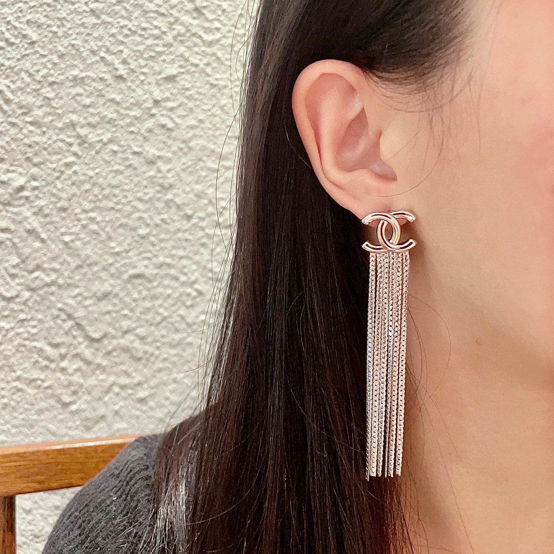  Chanel香奈儿 中古 耳钉👀小香家的款式真心无需多介绍😘🎶每一款都超好看，精致大方，非常显气质.