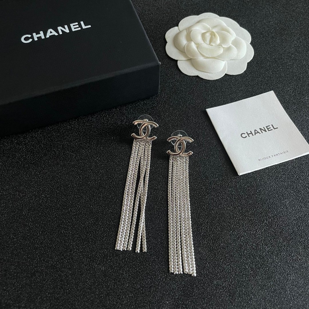  Chanel香奈儿 中古 耳钉👀小香家的款式真心无需多介绍😘🎶每一款都超好看，精致大方，非常显气质.