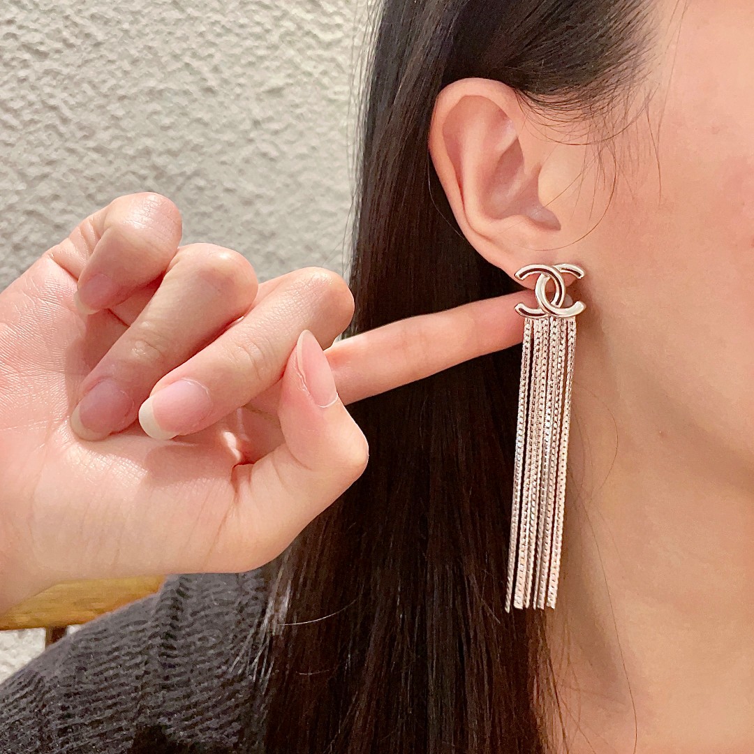 Chanel香奈儿 中古 耳钉👀小香家的款式真心无需多介绍😘🎶每一款都超好看，精致大方，非常显气质.
